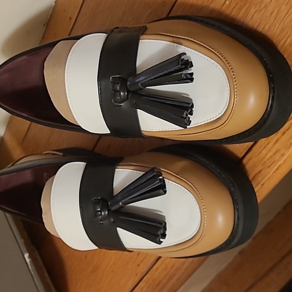 Franco Sarto Womens Brown, Black, and White Tassel Loafers - Picture 8 of 8